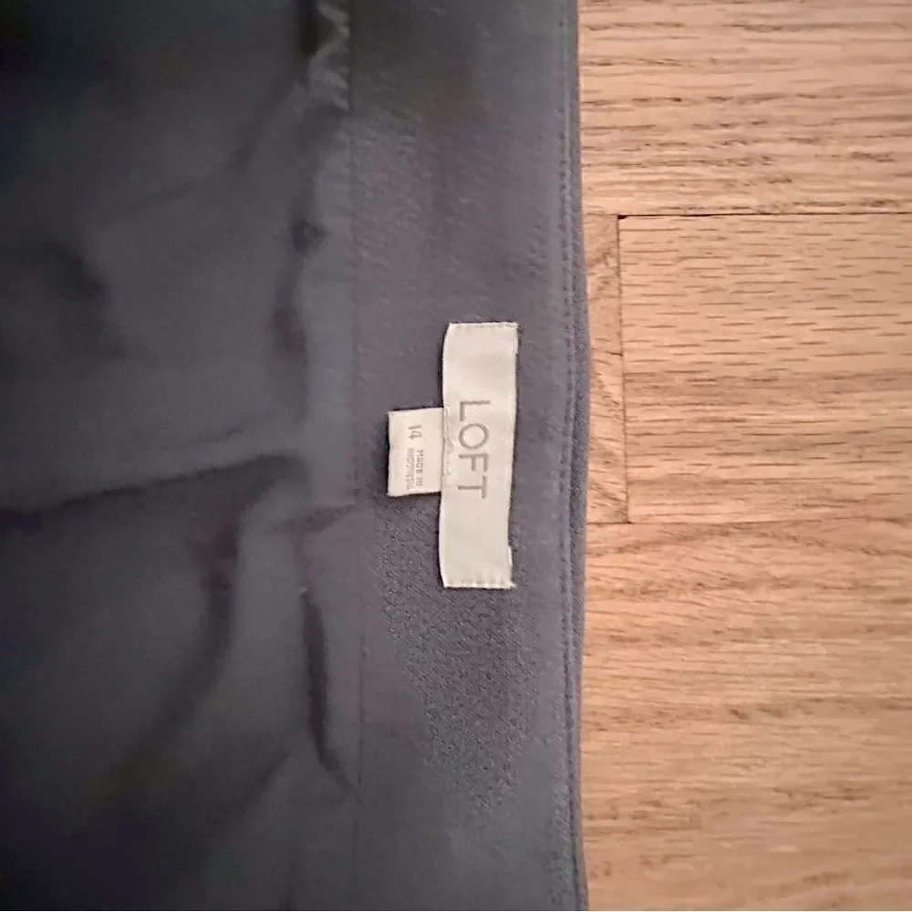 Loft skirt in gray, fully lined, Size 14.  Great condition. - Picture 3 of 3